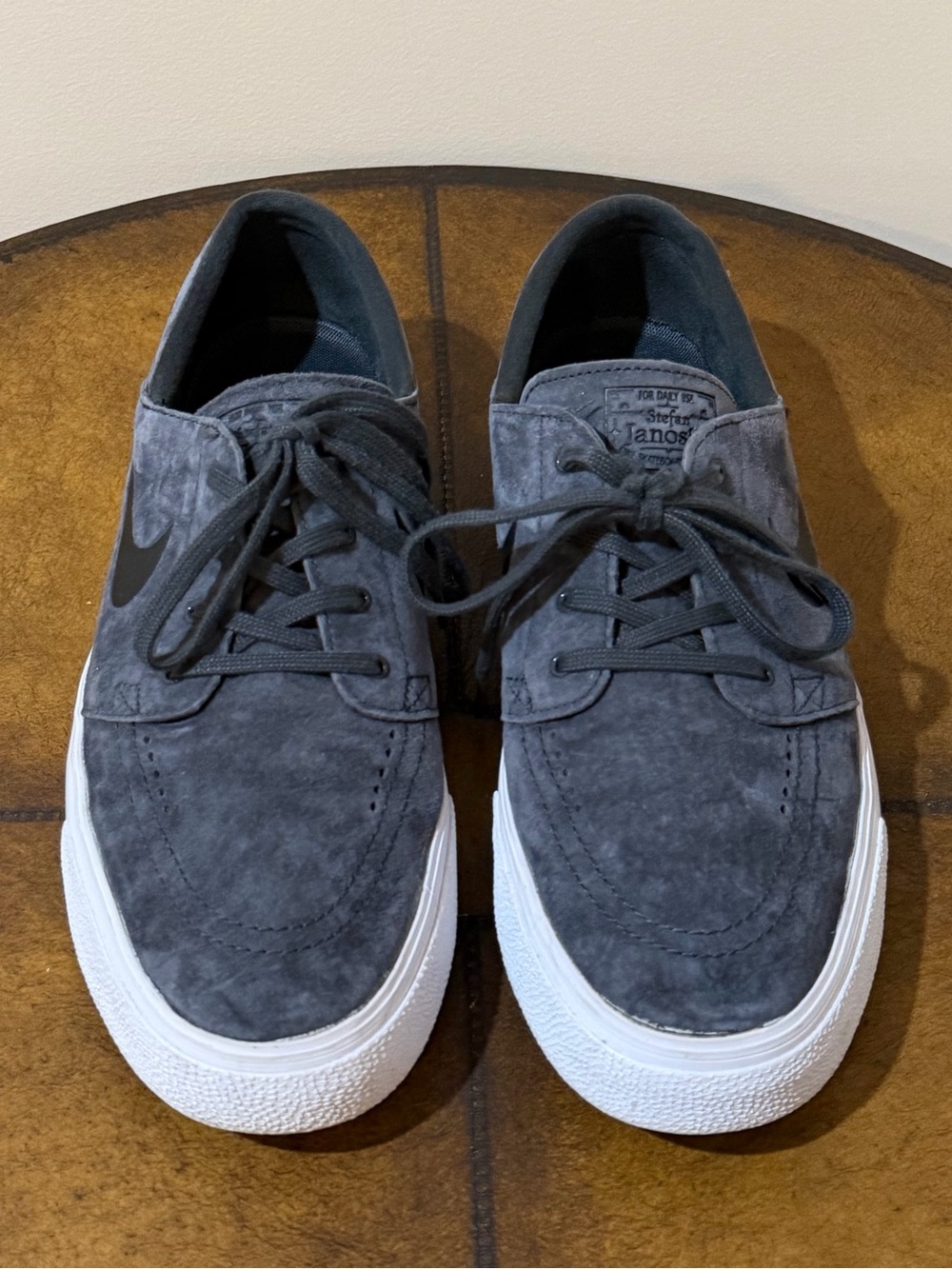 MEN’S NIKE STEFAN JANOSKI SUEDE SNEAKER SIZE 11 GRAY & BLACK WITH WHITE TRIM